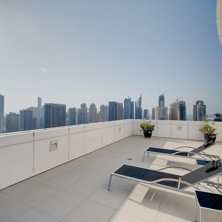 Luxury Apt - Rooftop Pool - City View Дубай Екстериор снимка